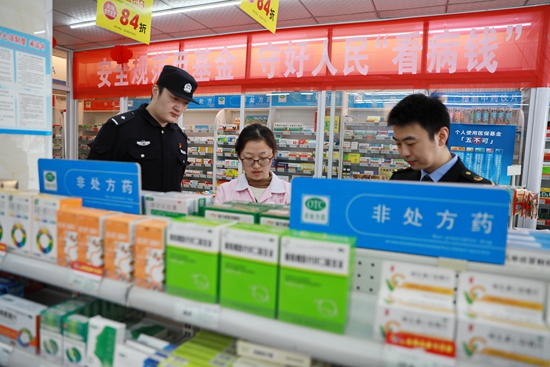 青年突擊隊(duì)出馬 守護(hù)群眾“舌尖上的安全” 